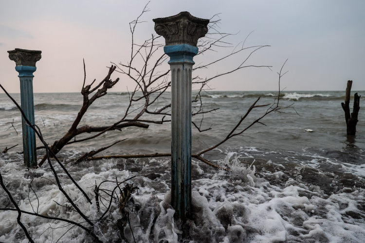 Sea Levels-Garry Lotulung-001