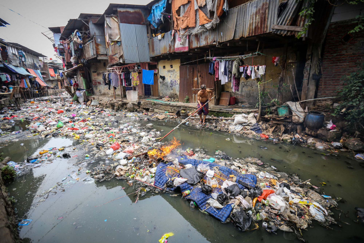 Polluted River-Garry Lotulung-012