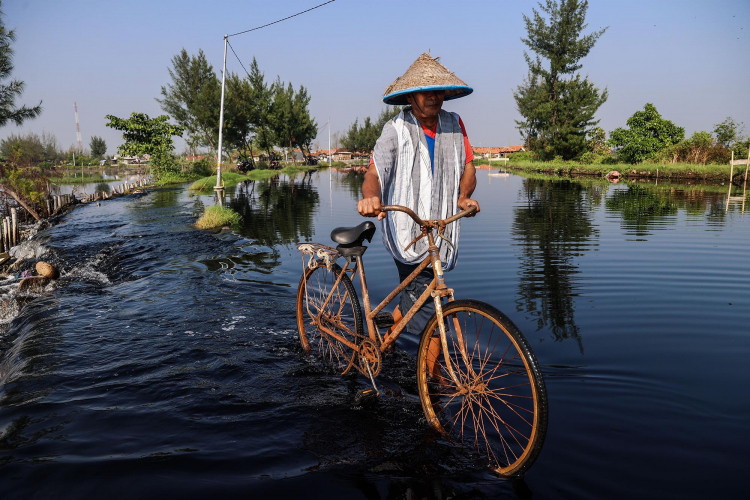 Polluted River-Garry Lotulung-019