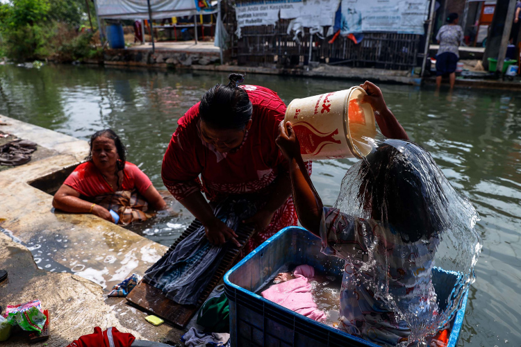 Polluted River-Garry Lotulung-017