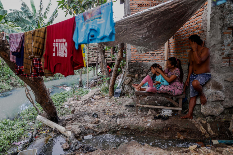 Polluted River-Garry Lotulung-006