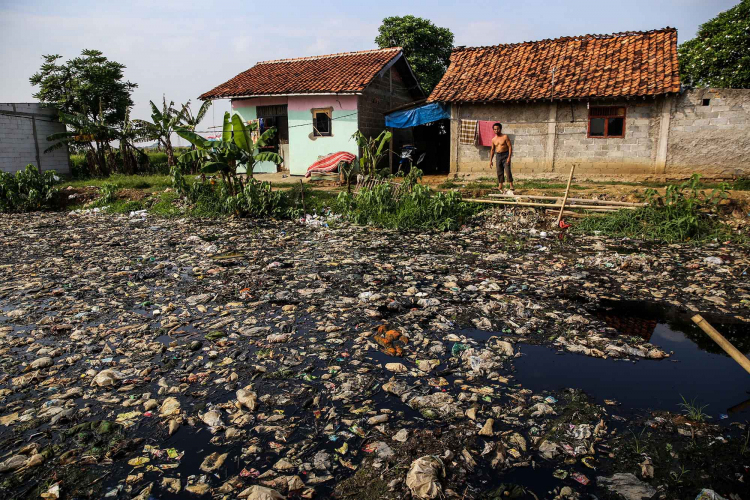 Polluted River-Garry Lotulung-002