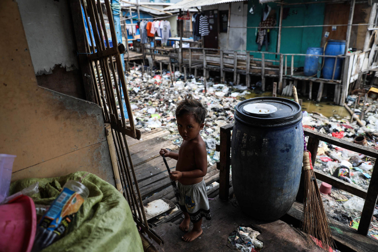 Polluted River-Garry Lotulung-003