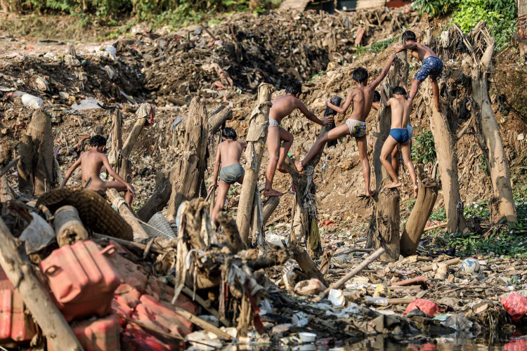 Polluted River-Garry Lotulung-007