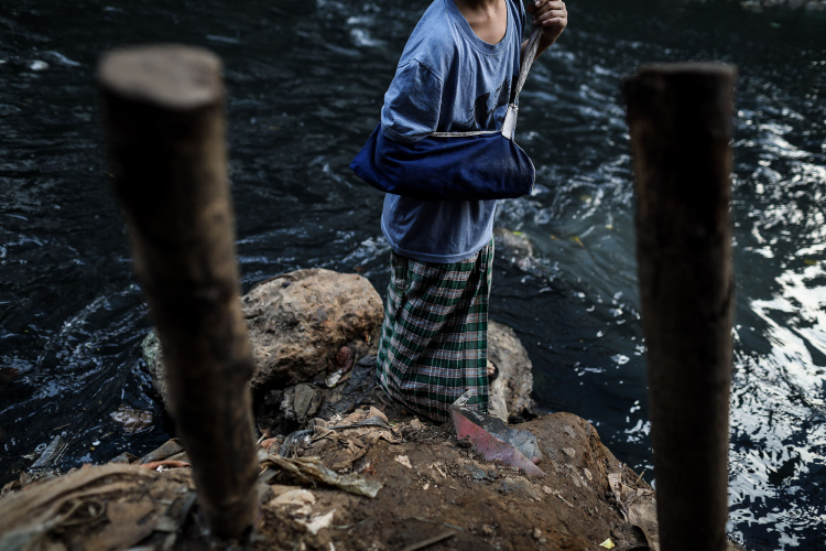 Polluted River-Garry Lotulung-009